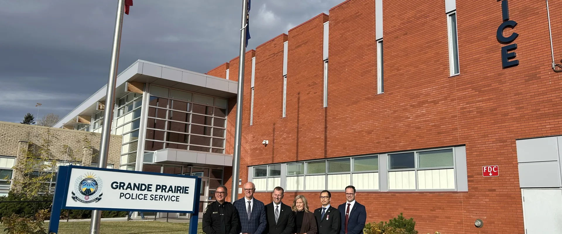 Dignitaries in front of GPPS headquarters