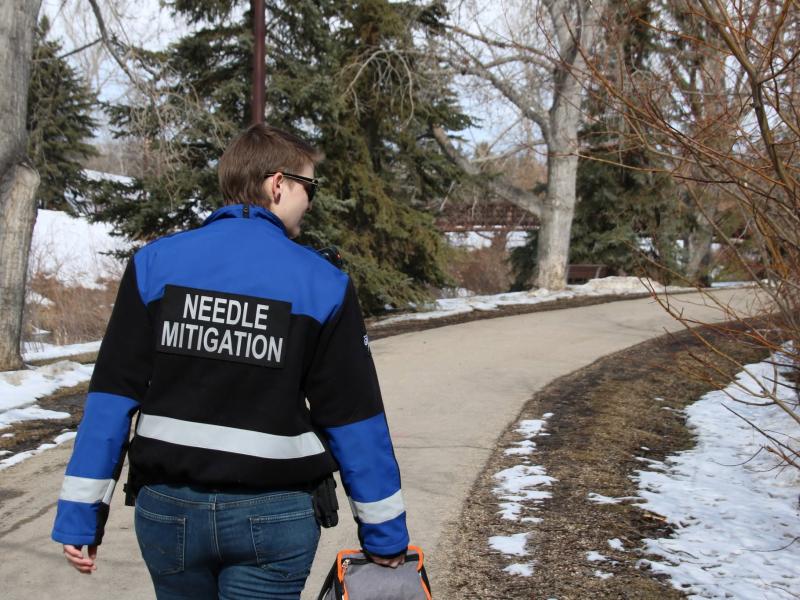 A needle mitigation worker in Muskoseepi Park