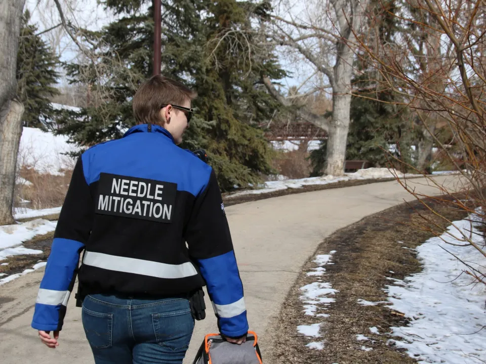 A needle mitigation worker in Muskoseepi Park