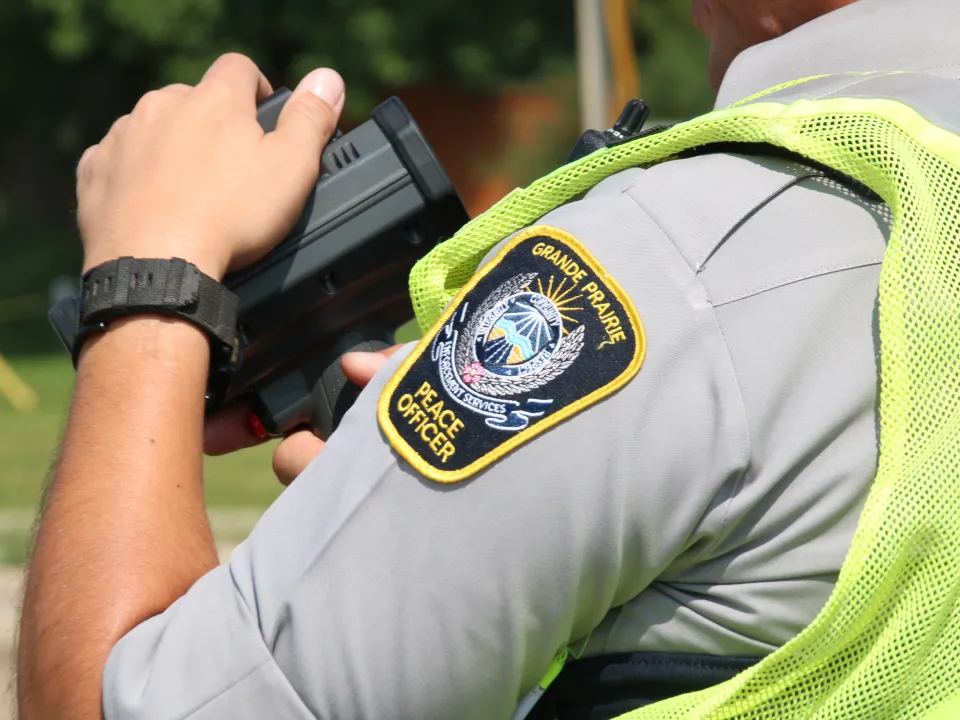 A Peace Officer holding speed Lidar